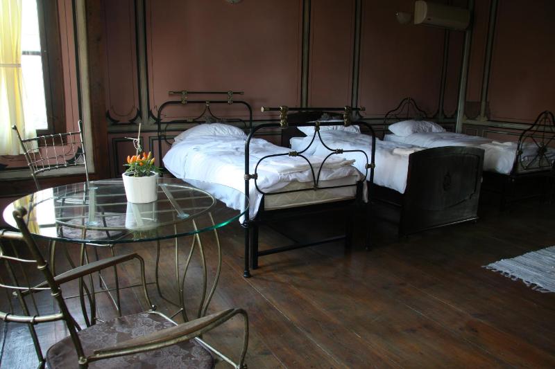 Quadruple Room with Shared Bathroom image 2