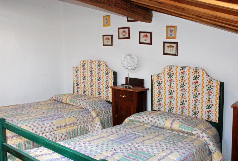 One-Bedroom Apartment image 4