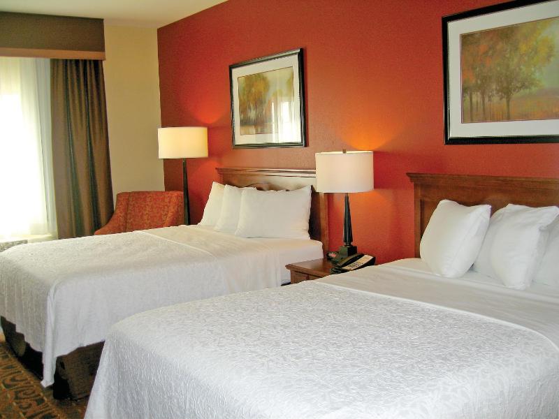 Deluxe Queen Room image 3