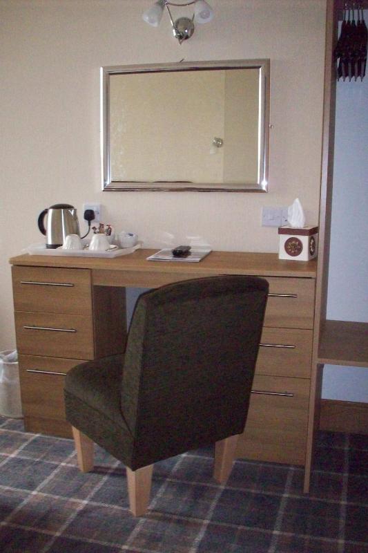 Twin Room image 3