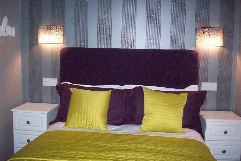 Double Room image 3