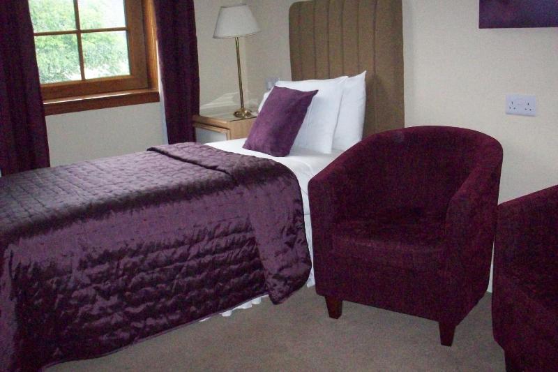 Family Room (2 Adults + 1 Child) image 3