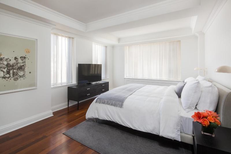 One Bedroom Deluxe Suite image 4