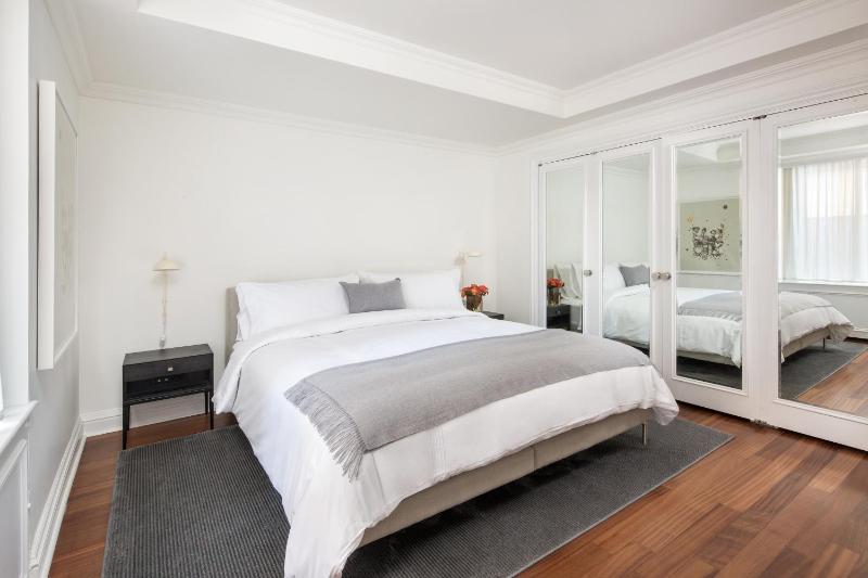One Bedroom Deluxe Suite image 3