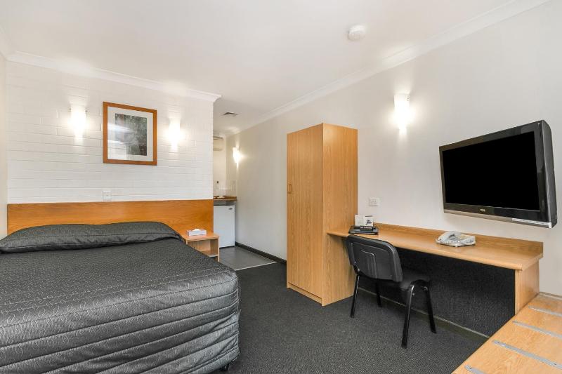 Flag Motor Lodge - image 5