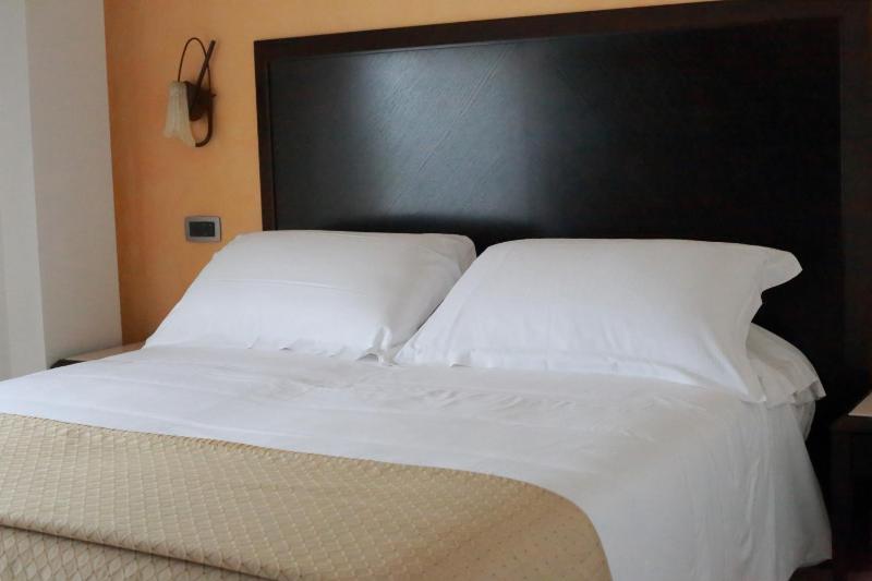Standard Double Room image 4