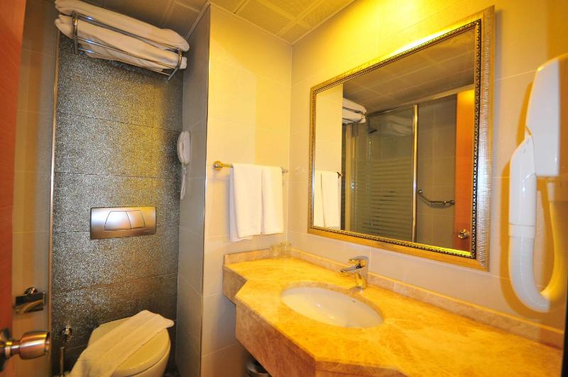 Standard Double or Twin Room with Partial Sea View image 2