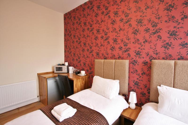 Central Studios Gloucester Place by Roomsbooked - image 1