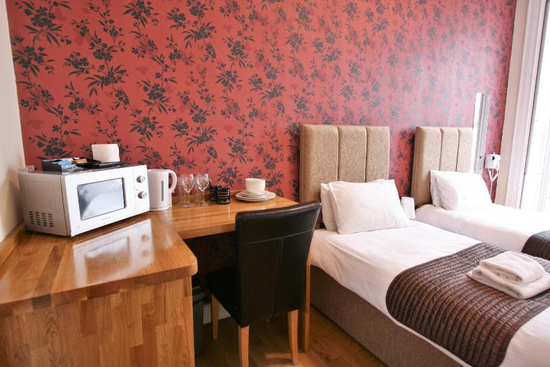 Central Studios Gloucester Place by Roomsbooked - image 12