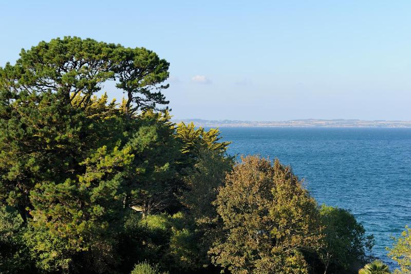 Double Room with Sea View image 2