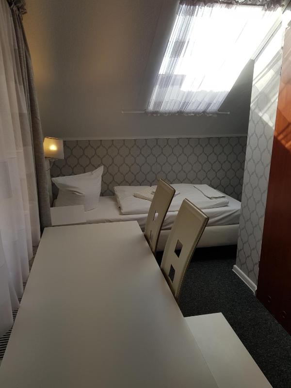 Single Room image 3