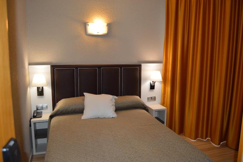Standard Single Room image 3
