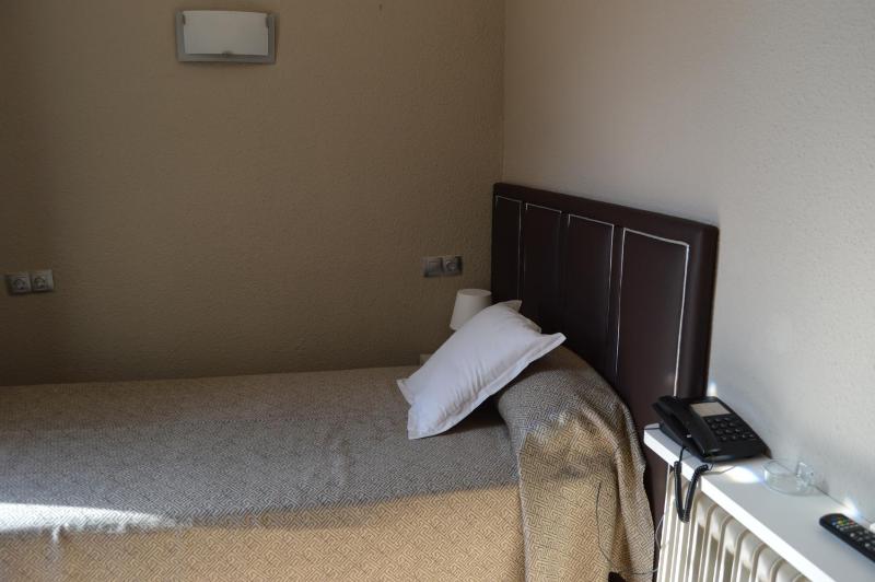 Standard Single Room image 2