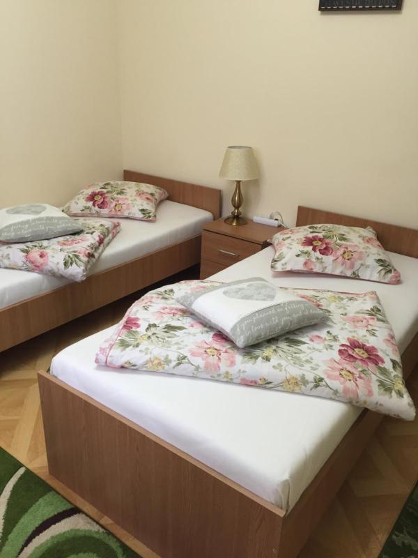 Twin Room image 3