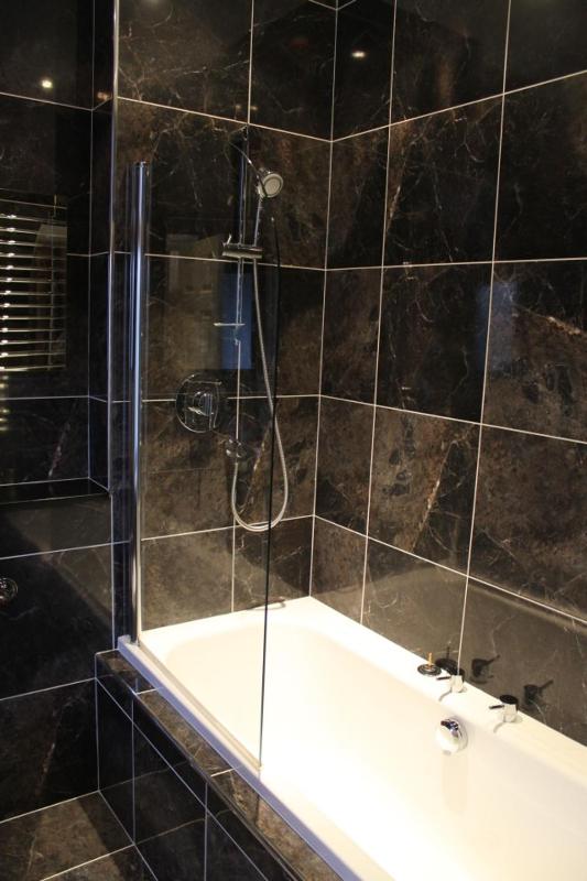 Luxury Room 4 with view image 3