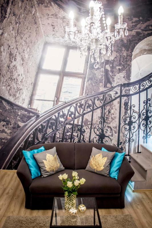 Romeo's Apartment Images