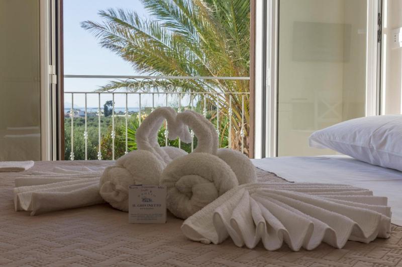 Double Room with Balcony and Sea View image 4