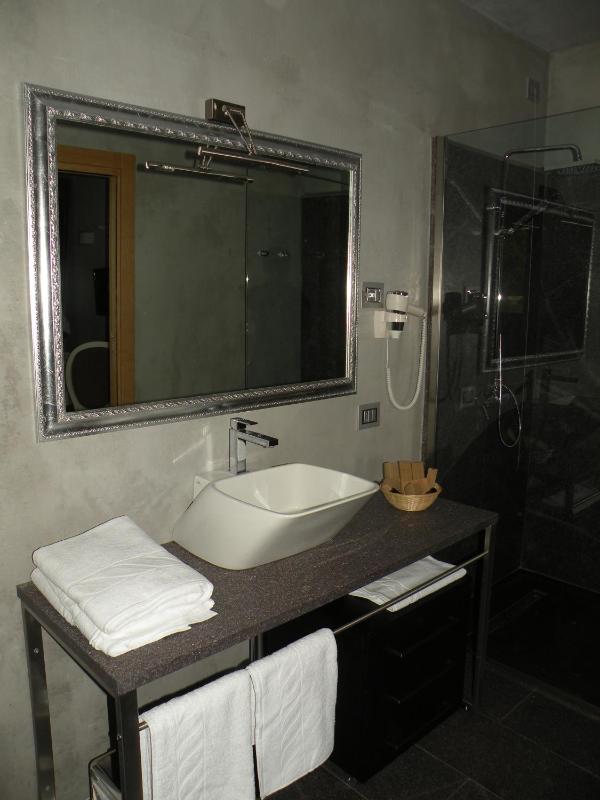 Superior Double Room image 3