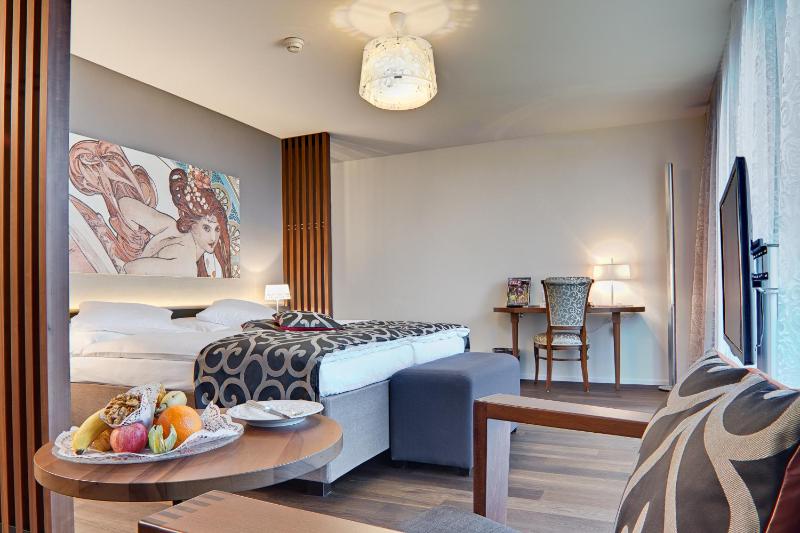Panorama Double Room with Lake View image 4