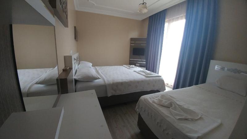 Triple Room image 3