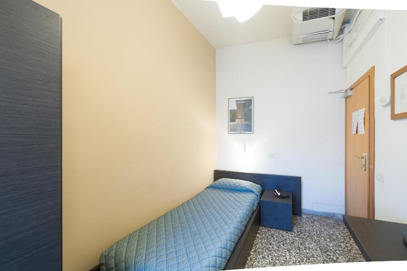 Single Room with Shared Bathroom image 4