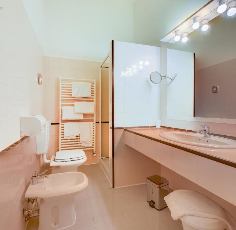 Triple Room image 2