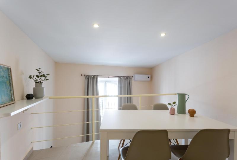 Apartamentos Diaber Gerona 22 - image 8