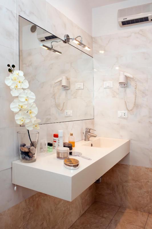 Superior Double Room image 3