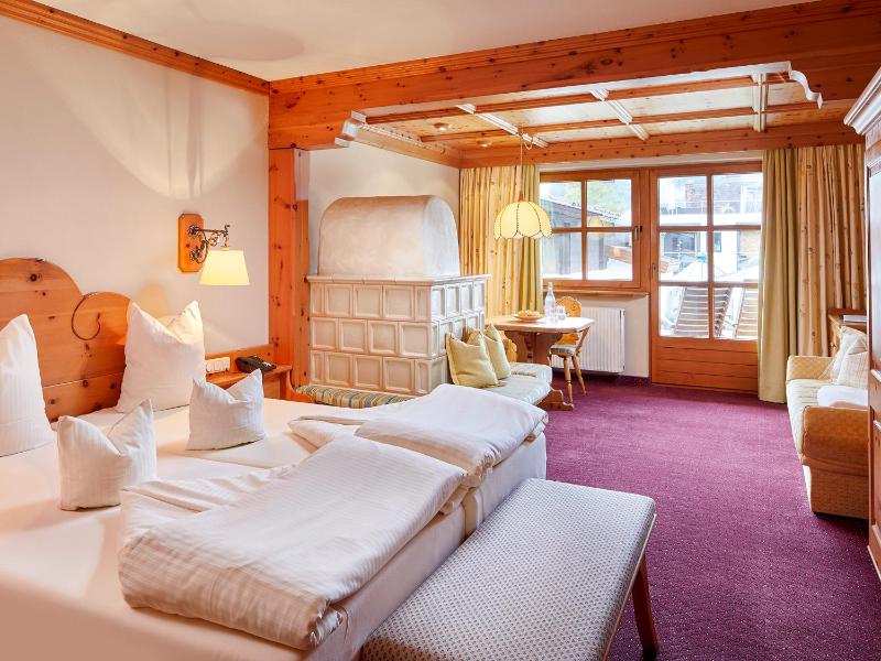 Deluxe Double Room image 3