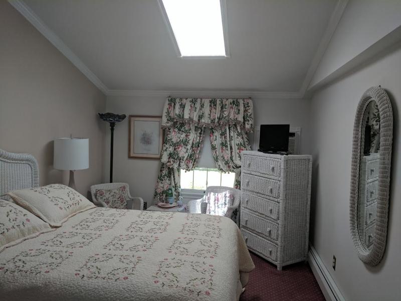 Queen Room image 4