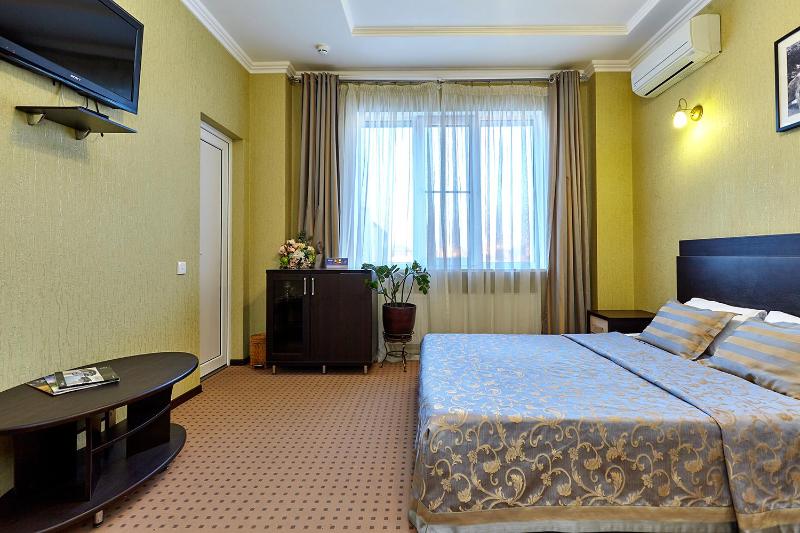 Standard Double Room image 3