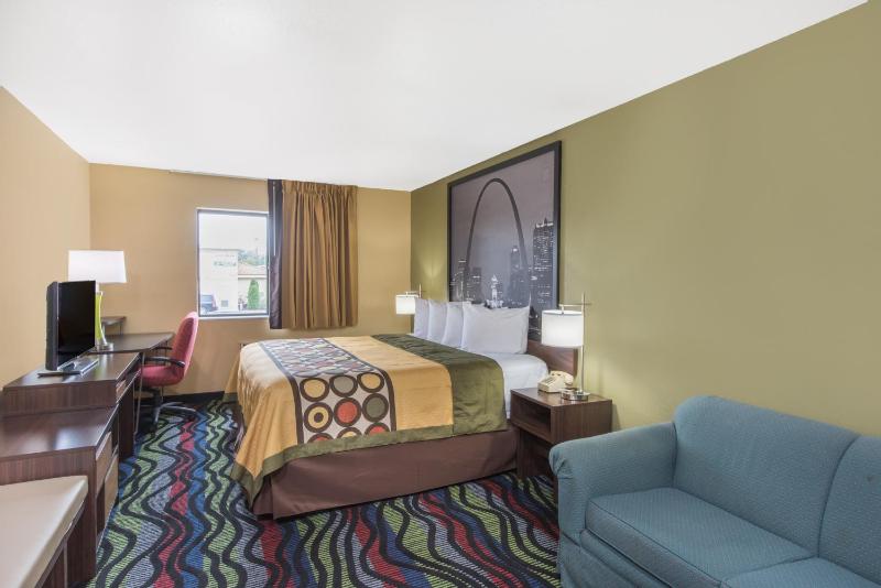 King Suite - Non-Smoking image 3