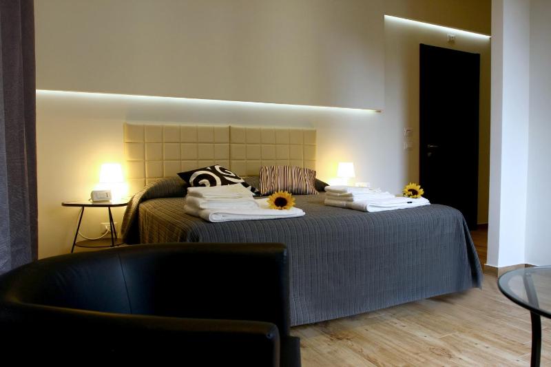 Deluxe Triple Room image 3