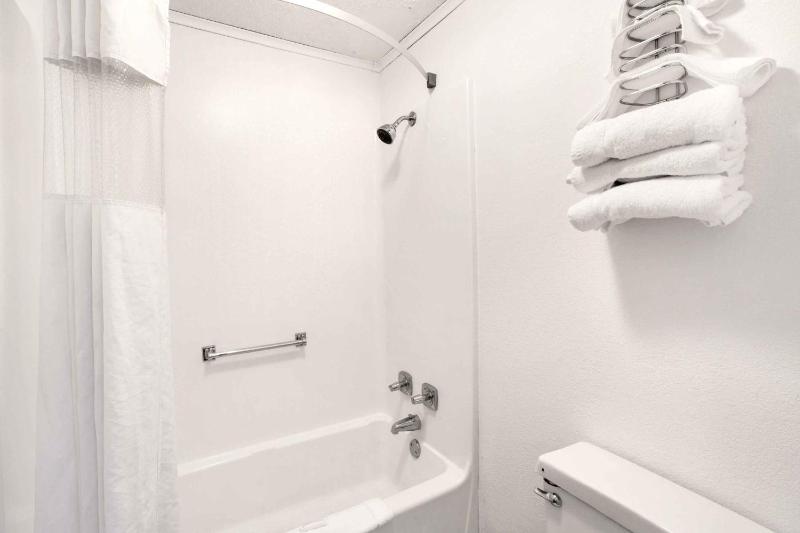 Standard Double Room - Non-Smoking image 3