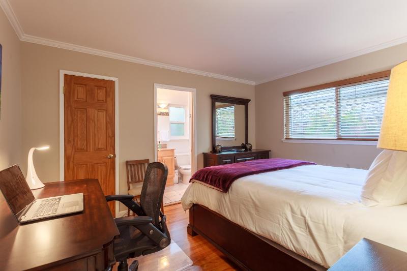 Three-Bedroom House image 2