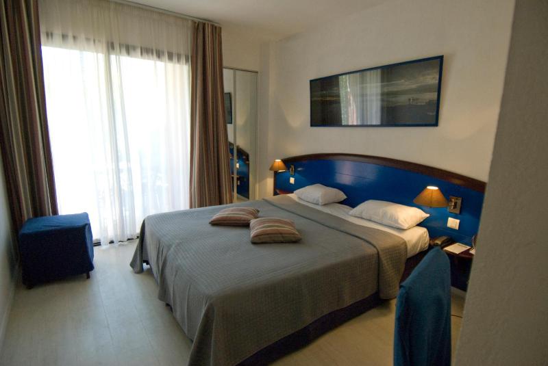 Two Connecting Double Rooms - Spa Access Not Included image 4
