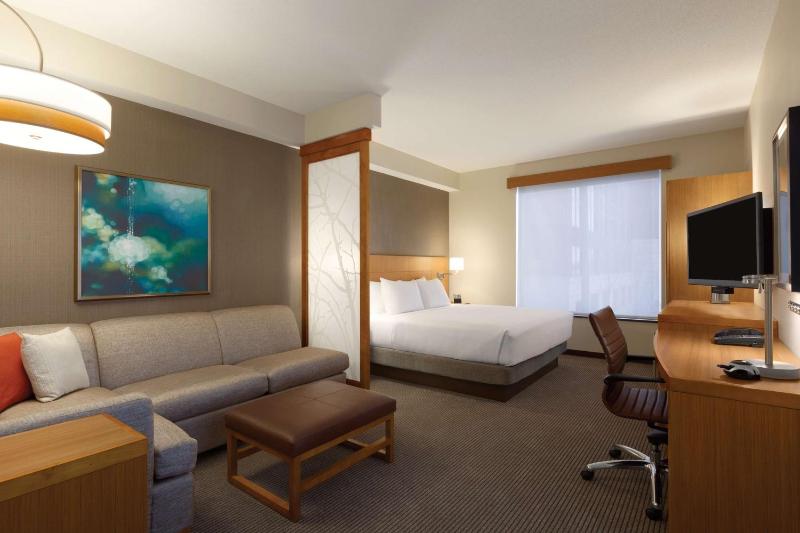 King Room with Sofa Bed - High Floor image 2