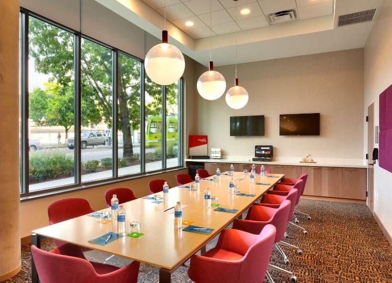 Hyatt House Portland/Downtown - image 7