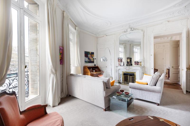 Deluxe Apartment image 2
