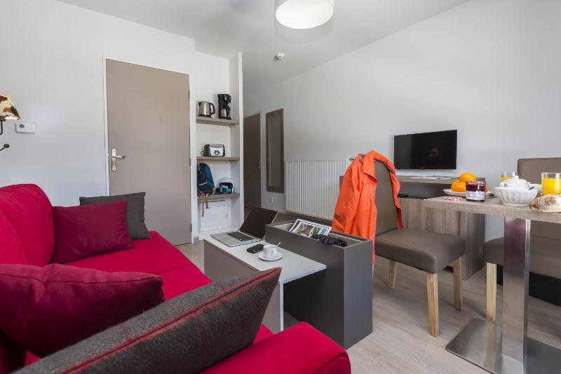 Studio Apartment image 3