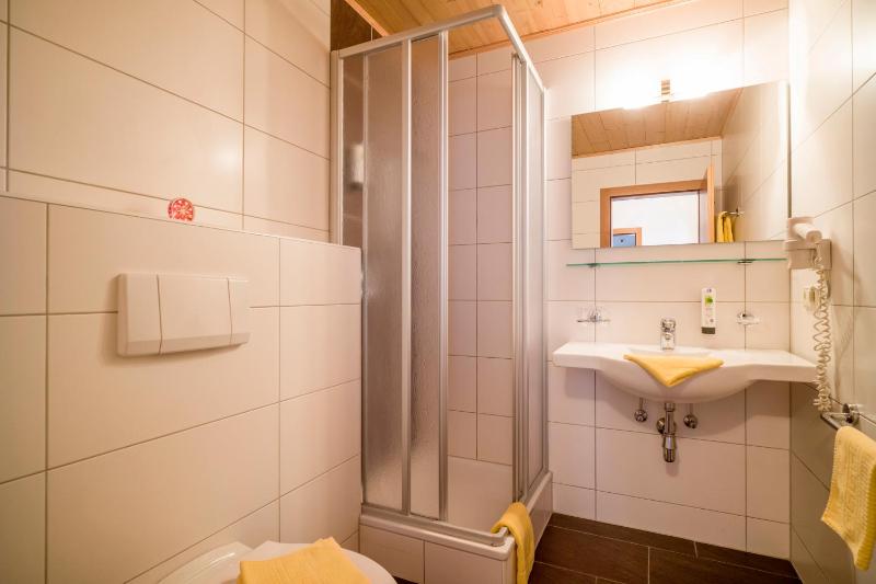 Double Room with Extra Bed image 3