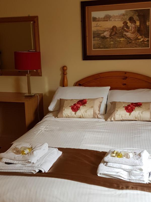 Double Room with Shower and Bath image 1