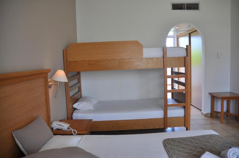 Standard Family Room with Bunk Bed image 3