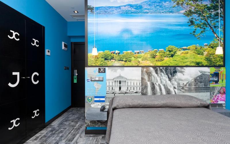 Deluxe Single Room image 1