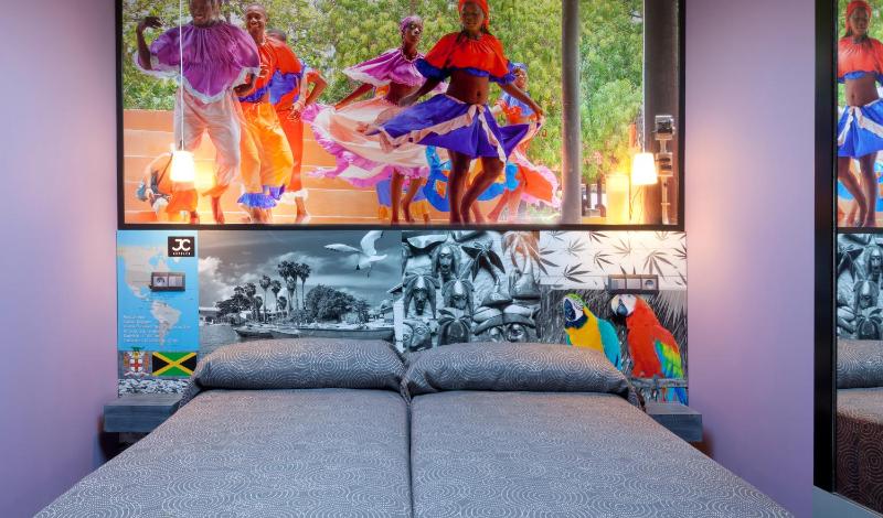 Deluxe Double or Twin Room image 2