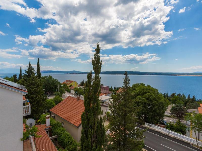 One-Bedroom Apartment with Sea View image 4