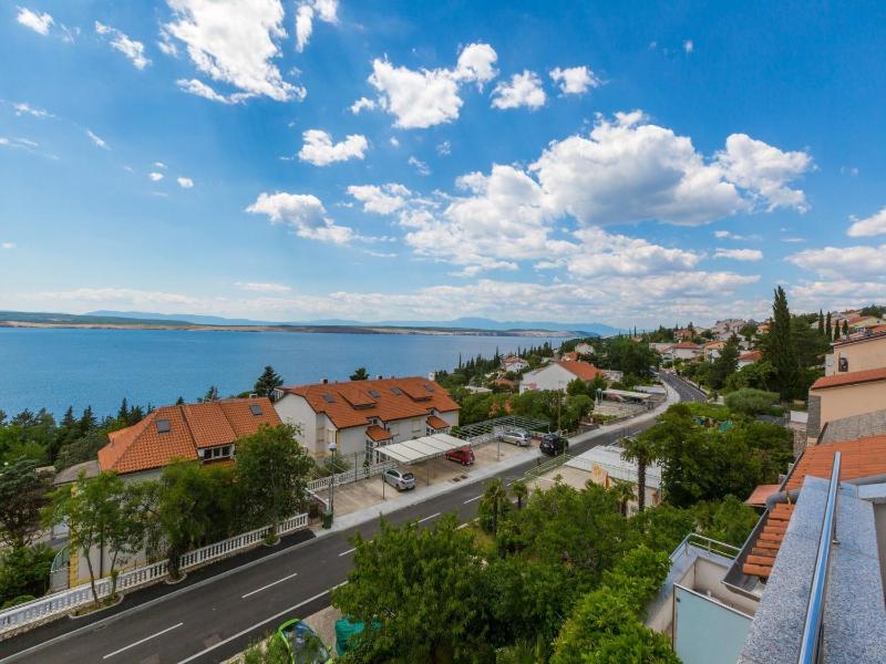 One-Bedroom Apartment with Sea View image 2