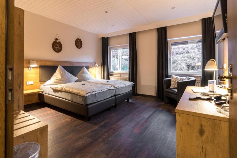 Double Room image 3