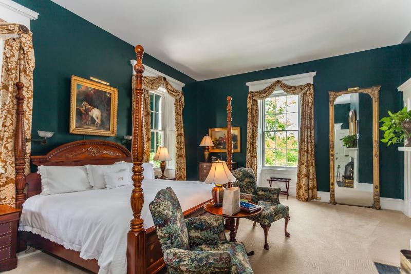King Room image 3