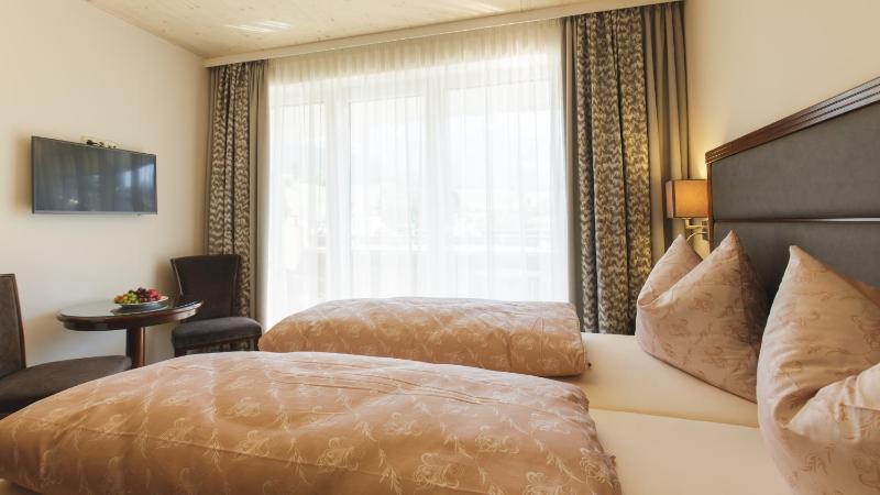 Double Room with Mountain View image 3